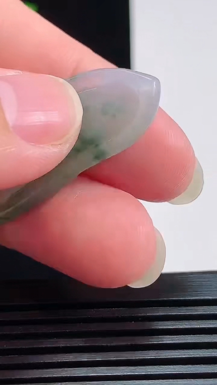 天然A货翡翠飘花普贤菩萨吊坠，尺寸38-15.5-5.8 重量:6.33g
7月25日
