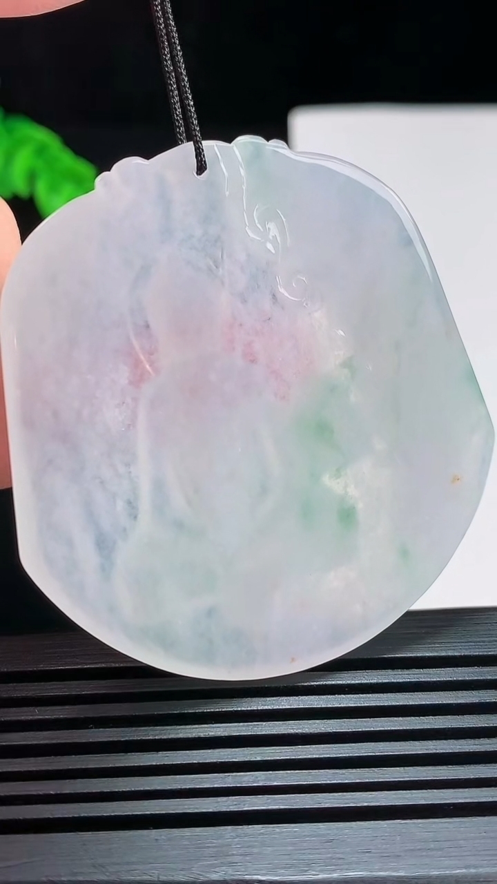 天然A货翡翠祥龙 大日如来佛吊坠，尺寸53-50-5.8 重量:30.37g
7月25日