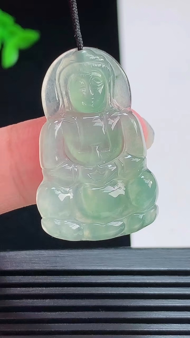 天然A货翡翠飘花正装观音吊坠，尺寸33-21-3.5 重量:4.63g
7月25日