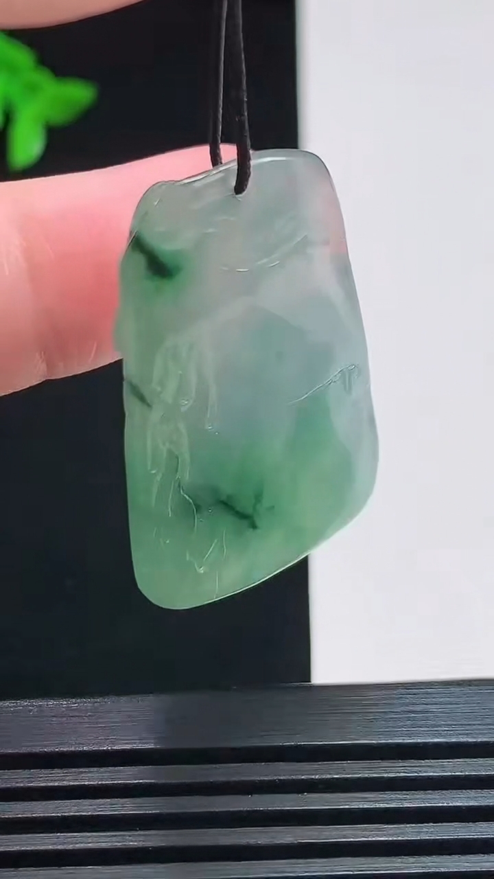 天然A货翡翠普贤菩萨吊坠，尺寸34.3-23.6-5.5 重量:9.09g
7月25日