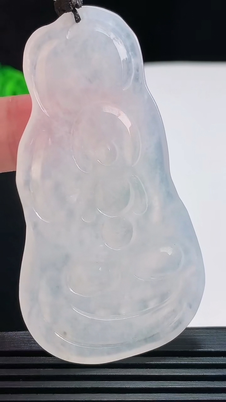 天然A货翡翠大势至菩萨吊坠，尺寸66-36-5.8 重量:27.71g
7月25日