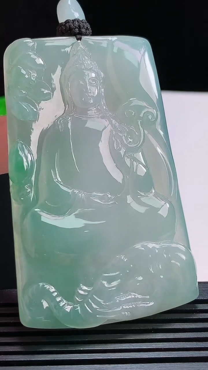 天然A货翡翠普贤菩萨吊坠，尺寸69.6-43-6.3 重量:56.41g
7月25日