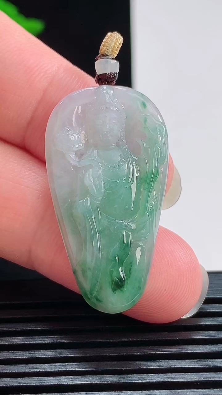 天然A货翡翠虚空藏菩萨吊坠，尺寸36-19.6-4 重量:5.00g
7月25日