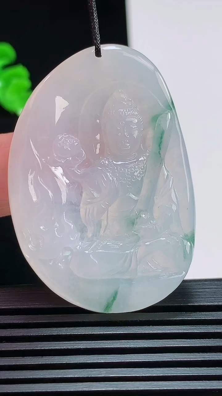 天然A货翡翠飘花虚空藏菩萨吊坠，尺寸45.8-31.5-4.8 重量:15.61g
7月25日