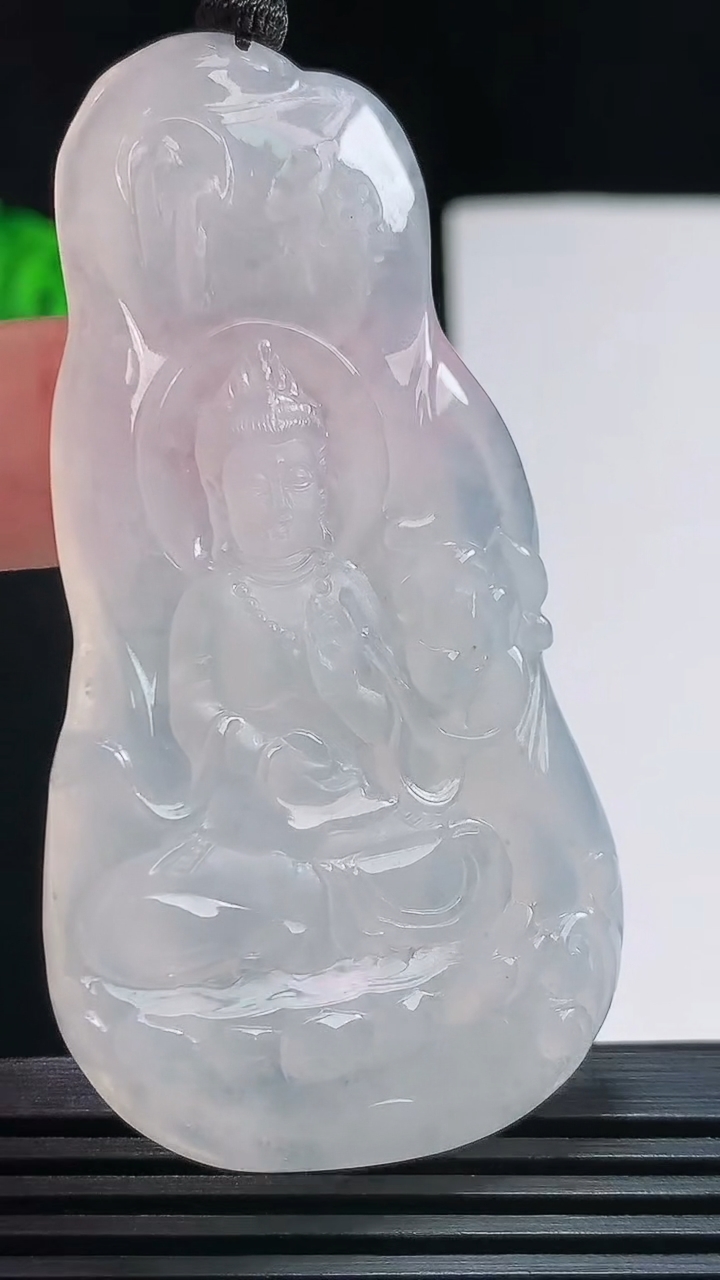 天然A货翡翠大势至菩萨吊坠，尺寸66-36-5.8 重量:27.71g
7月25日