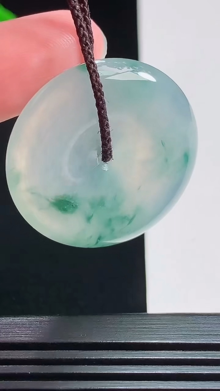 天然A货翡翠种飘花平安扣吊坠，尺寸33-6.2 重量:14.84g
7月25日