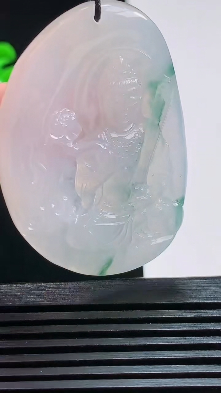 天然A货翡翠飘花虚空藏菩萨吊坠，尺寸45.8-31.5-4.8 重量:15.61g
7月25日