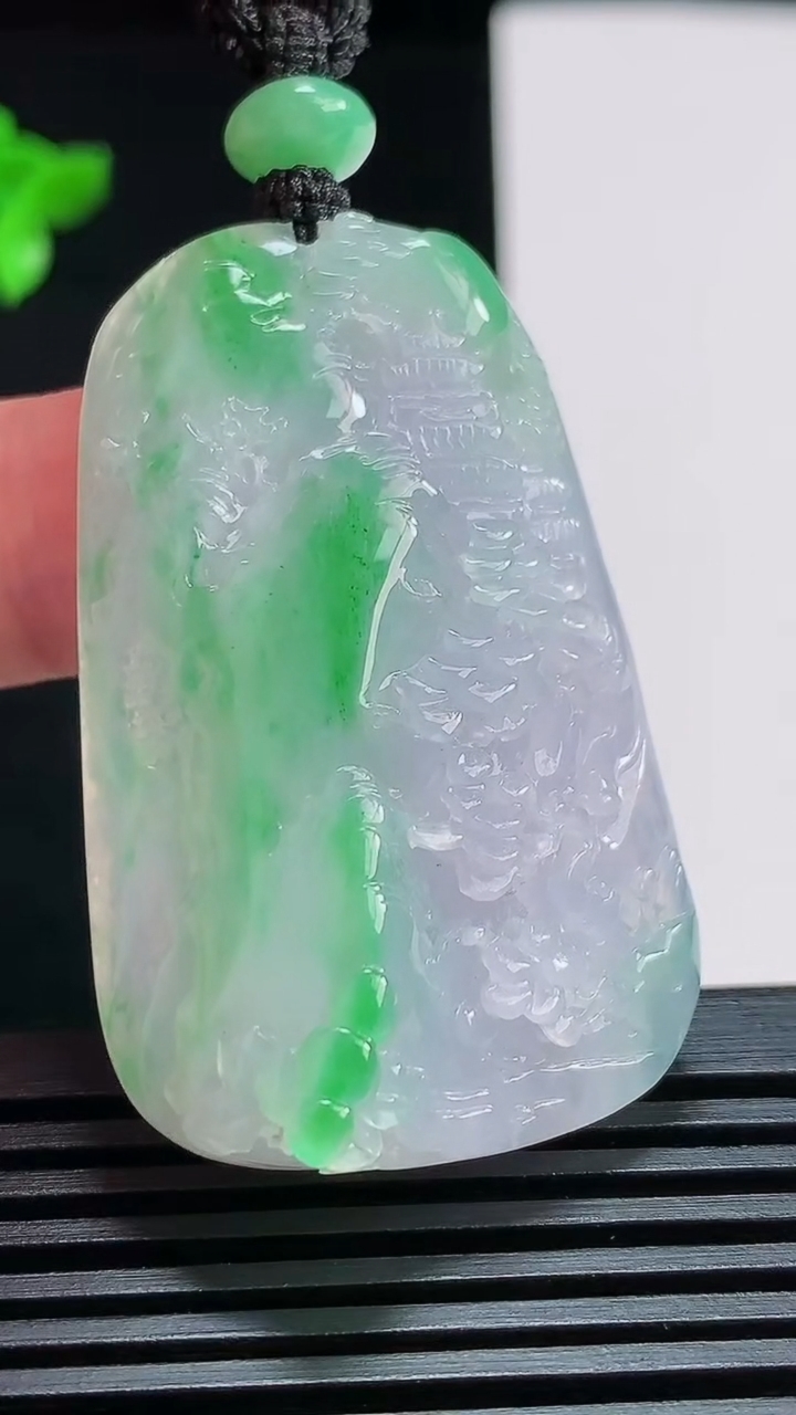 天然A货翡翠山水牌吊坠，尺寸45.5-30-13 重量:27.57g
7月25日