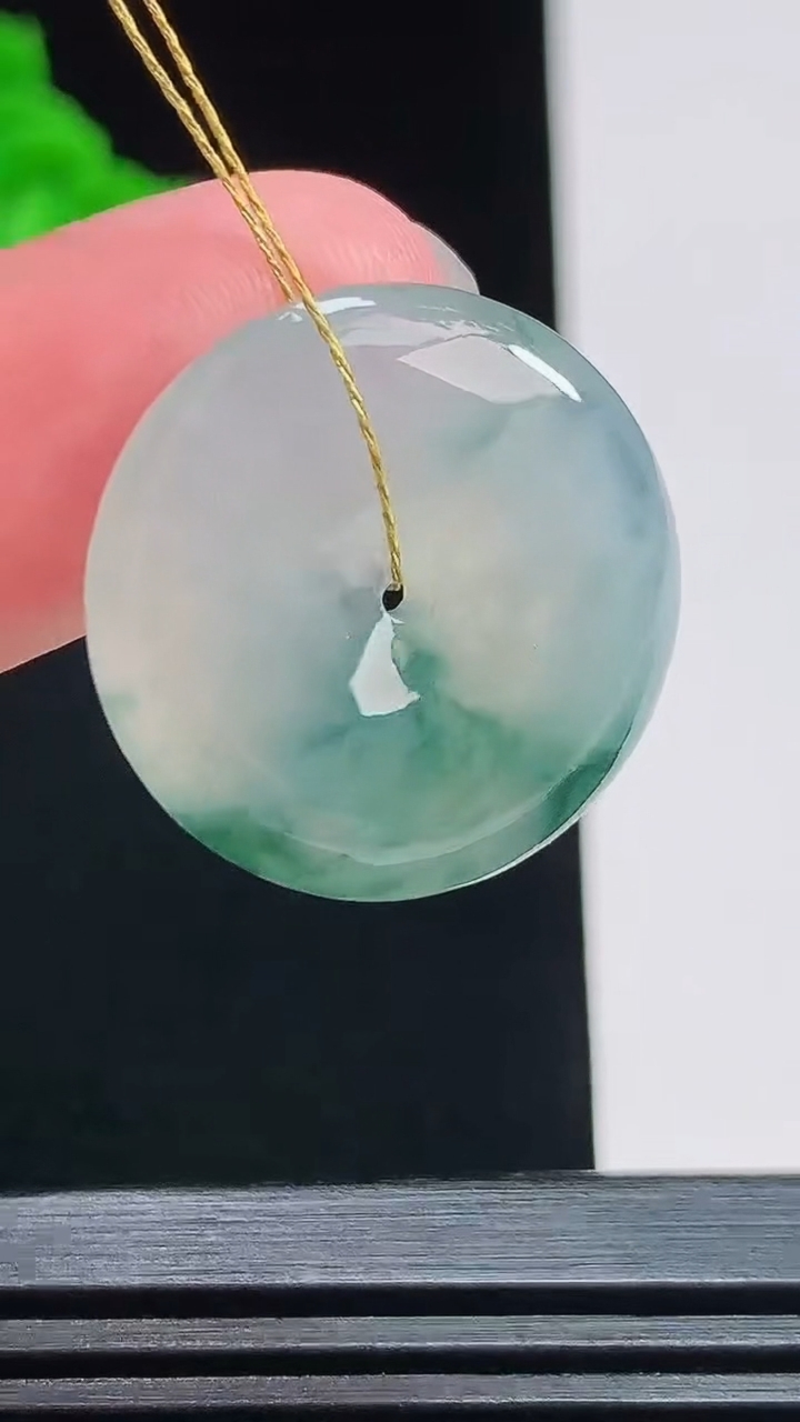 天然A货翡翠冰种飘花平安扣吊坠，尺寸22.6-5 重量:5.60g
7月25日