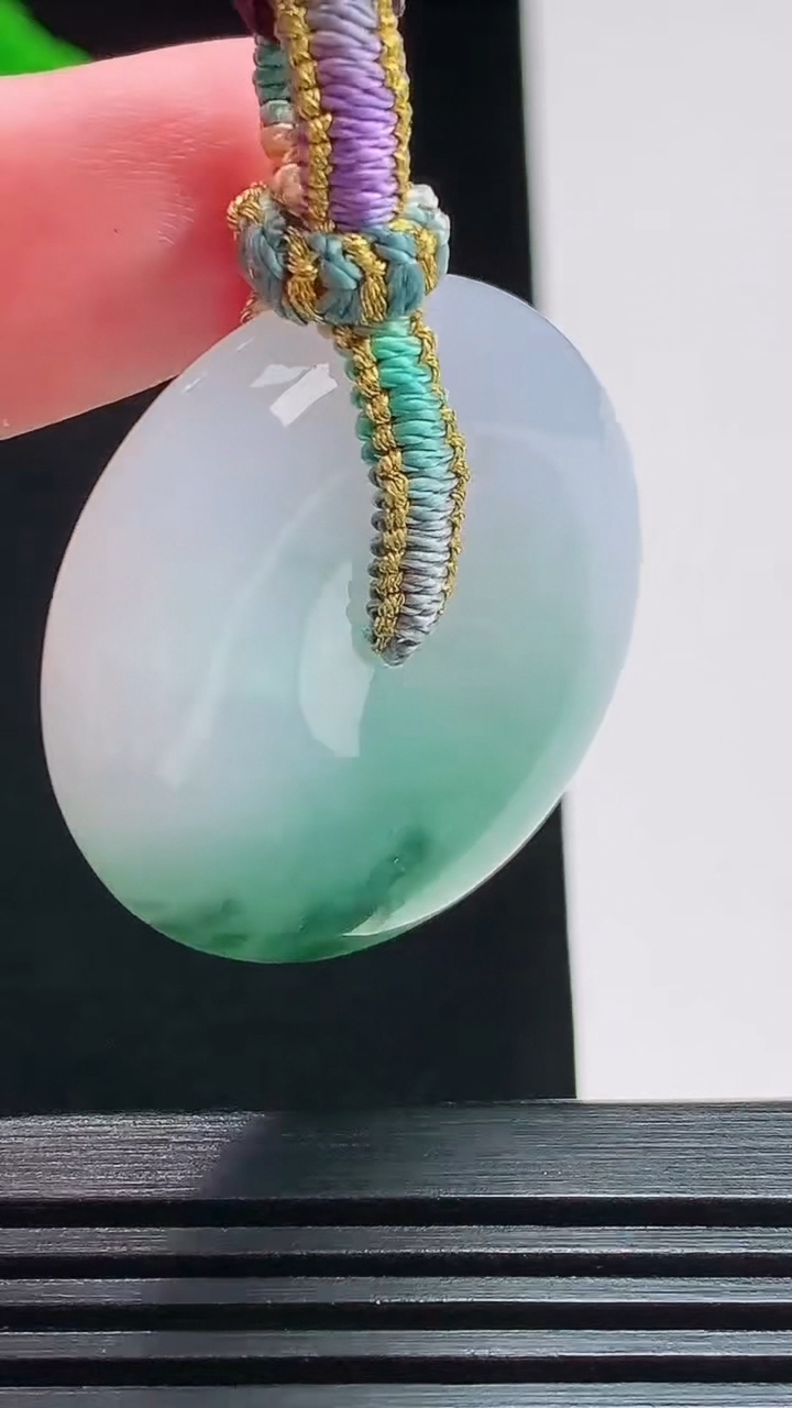 天然A货翡翠飘花平安扣吊坠，尺寸32.5-8.8 重量:19.64g
7月25日