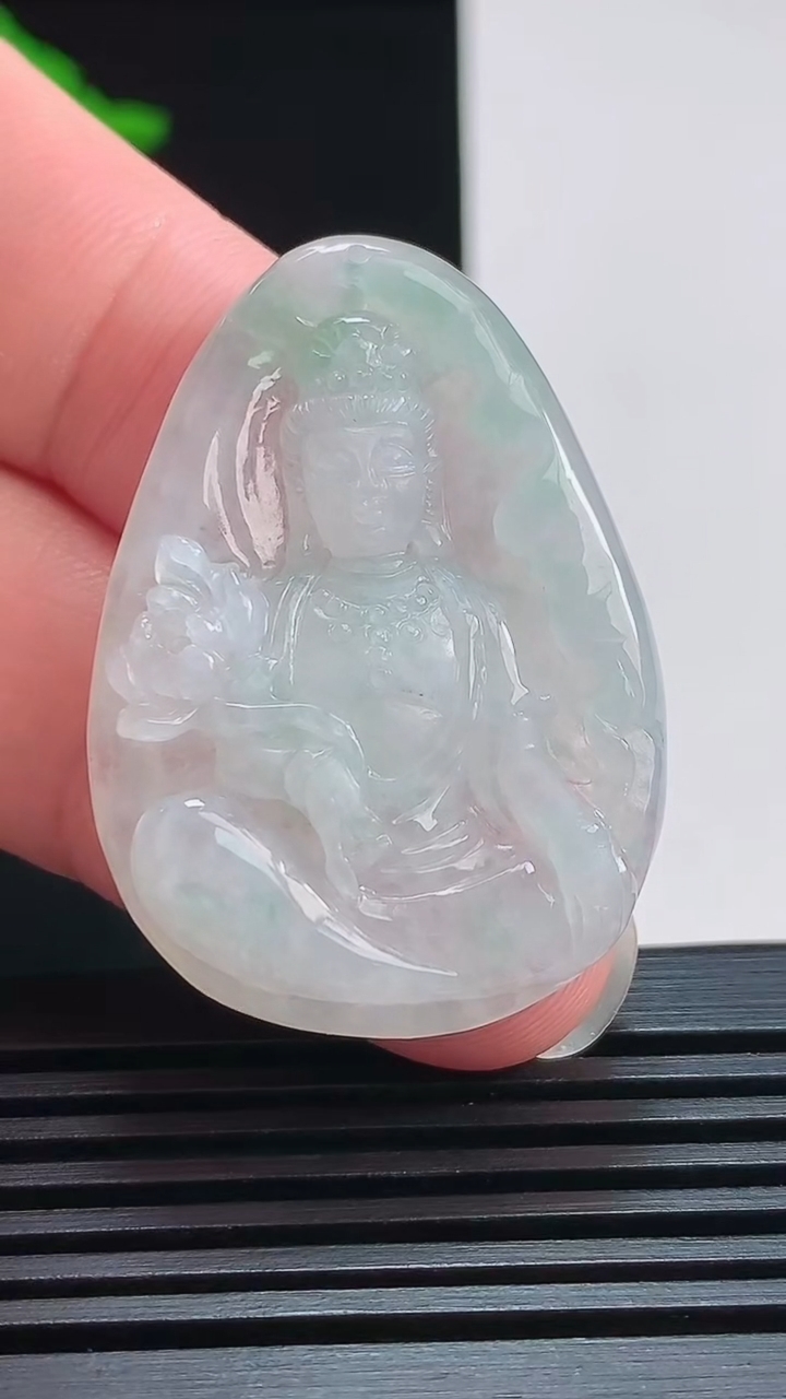 天然A货翡翠大势至菩萨吊坠，尺寸39.5-28-5.5 重量:10.07g
7月25日