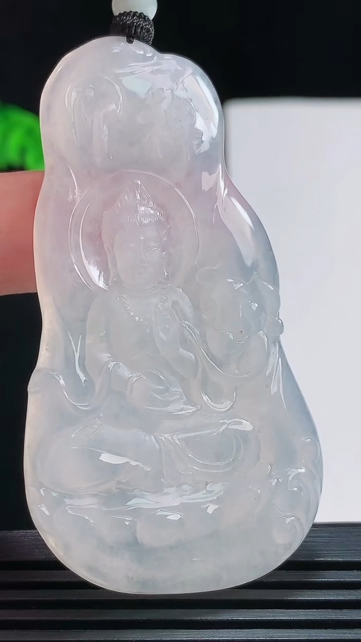 天然A货翡翠大势至菩萨吊坠，尺寸66-36-5.8 重量:27.71g
7月25日