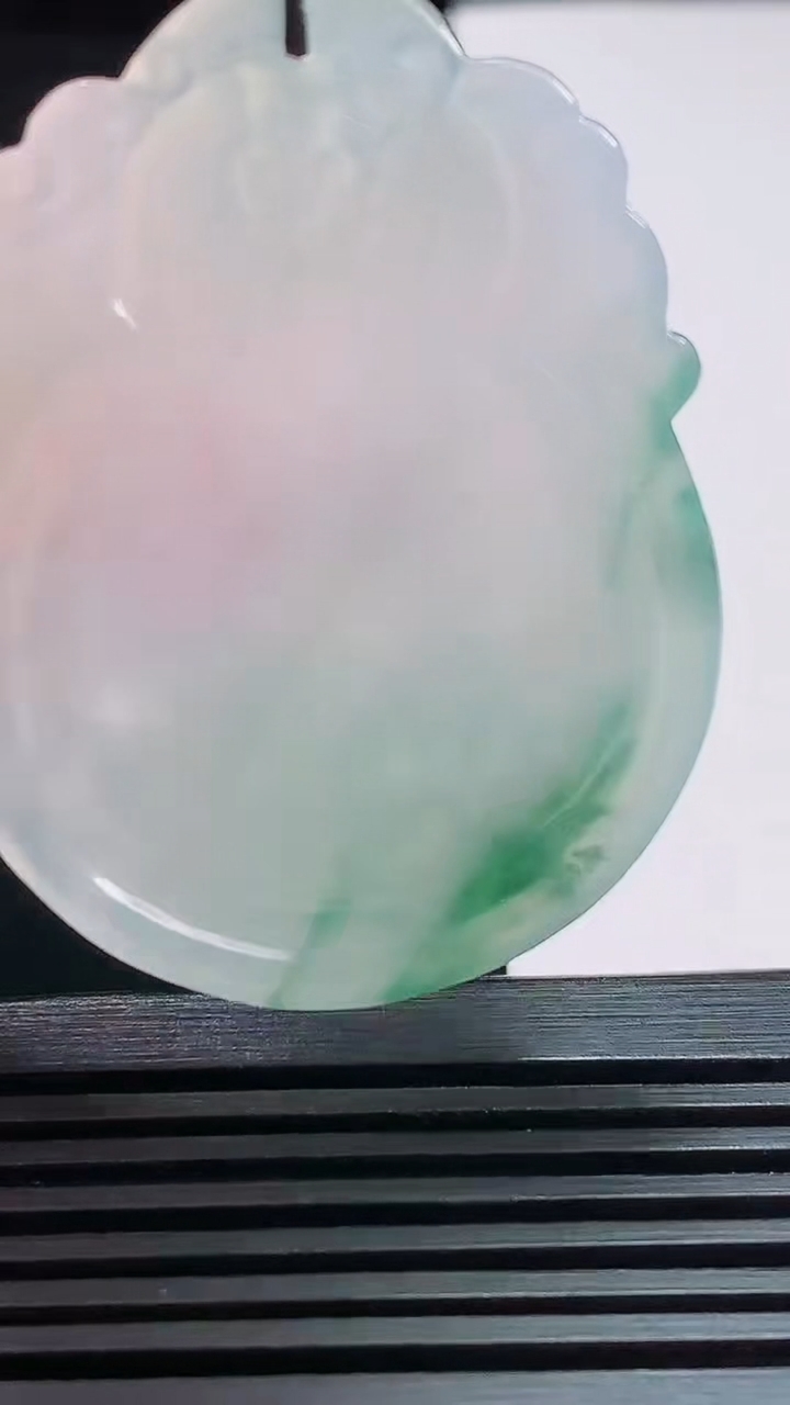 天然A货翡翠飘花龙龟吊坠，尺寸50-38-4.5 重量:16.56g
7月25日