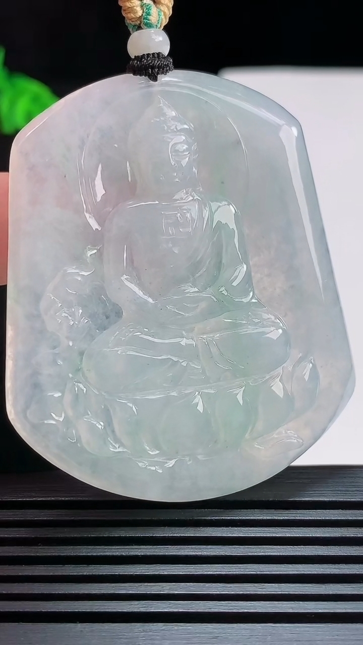天然A货翡翠大日如来佛吊坠，尺寸57-46.5-5.6 重量:30.84g
7月25日