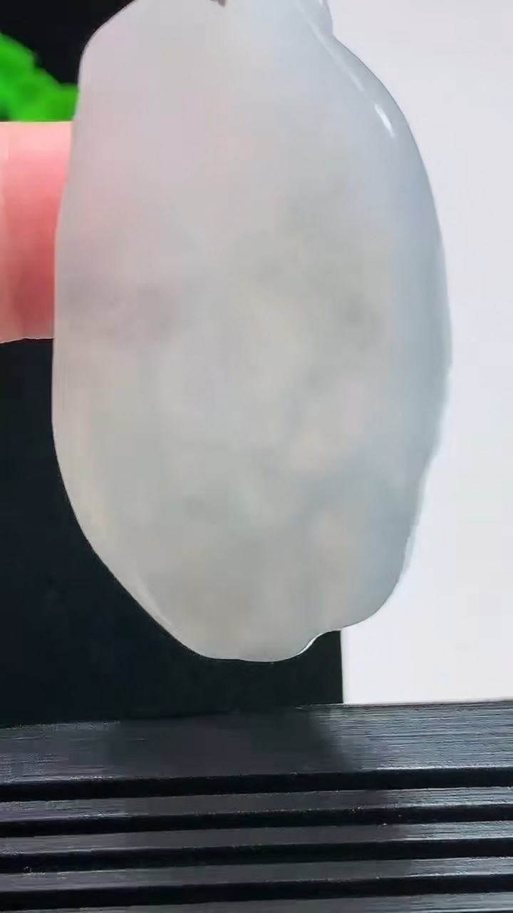 天然A货翡翠乌鸡种达摩祖师吊坠，尺寸52-29.3-5.8 重量:18.65g
7月25日