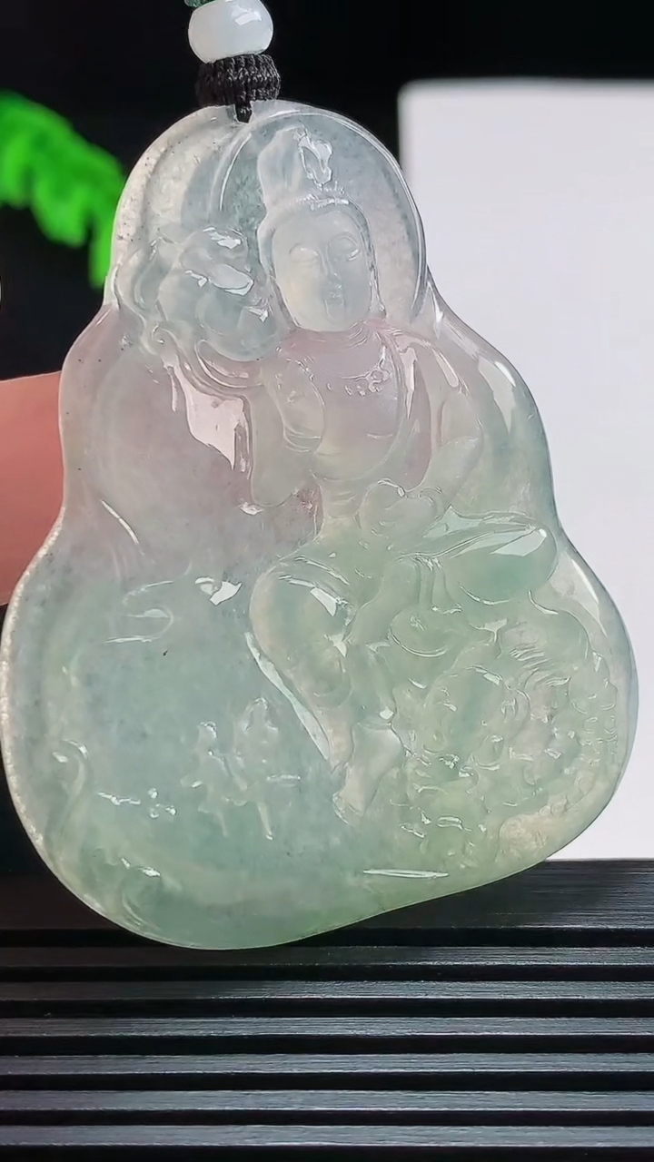 天然A货翡翠文殊菩萨吊坠，尺寸53.5-43-4.8 重量:23.04g
7月25日