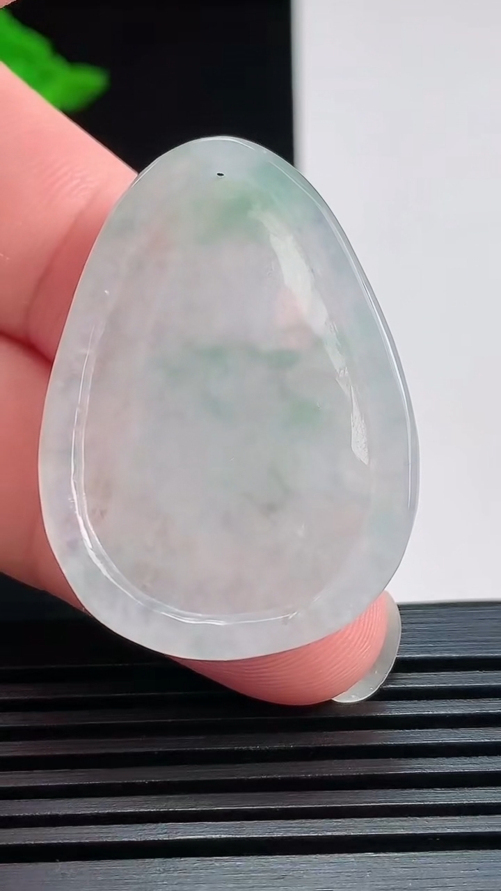 天然A货翡翠大势至菩萨吊坠，尺寸39.5-28-5.5 重量:10.07g
7月25日