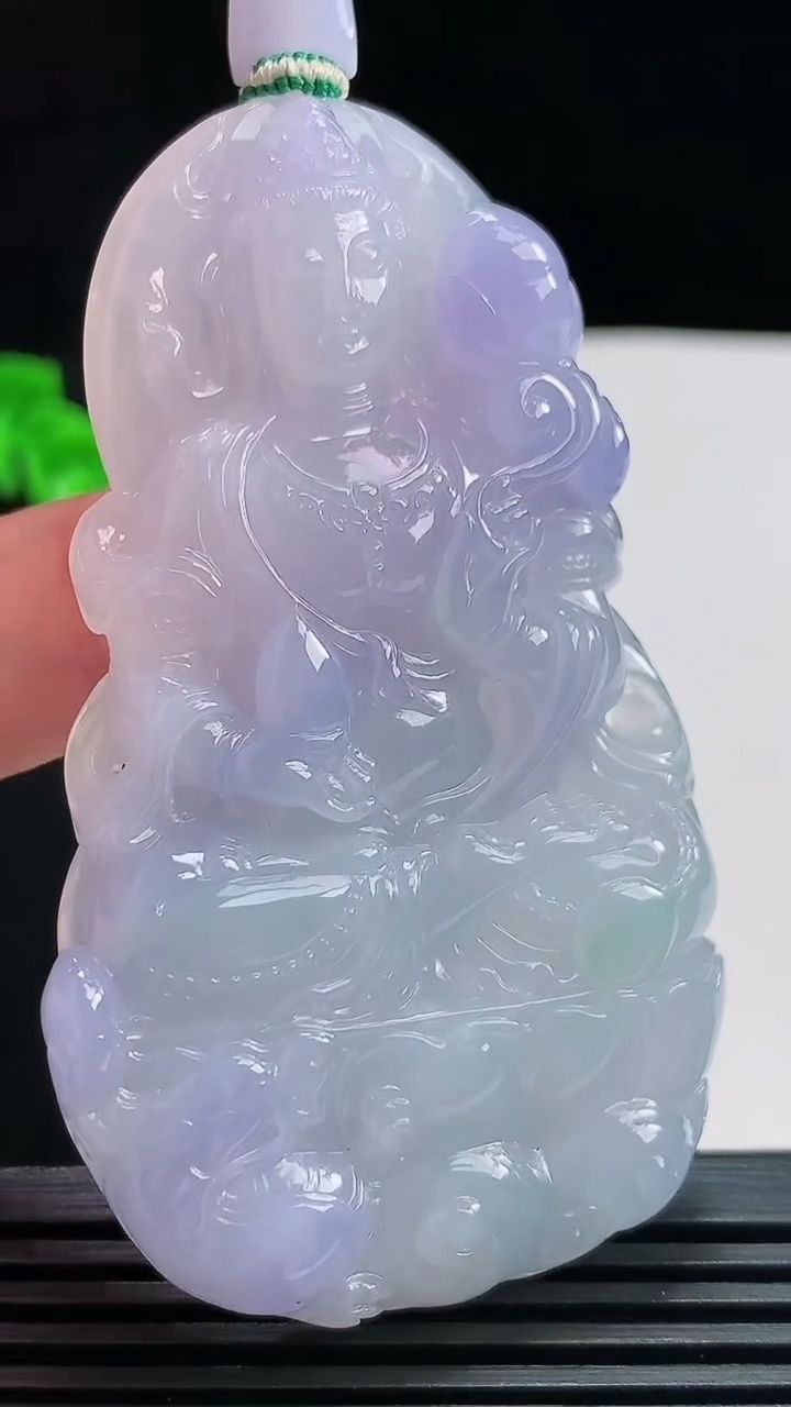 天然A货翡翠种春带彩 紫罗兰大势至菩萨吊坠，尺寸69.5-41-8.3 重量:50.79g
7月25日