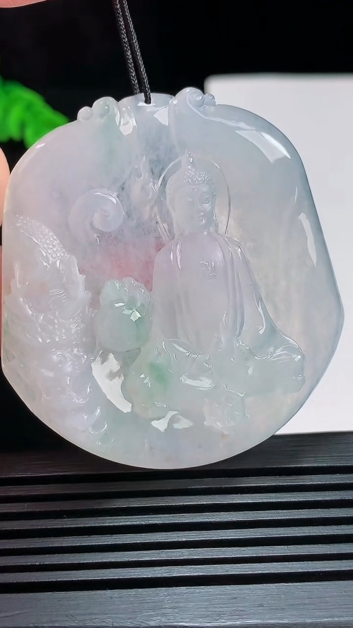 天然A货翡翠祥龙 大日如来佛吊坠，尺寸53-50-5.8 重量:30.37g
7月25日