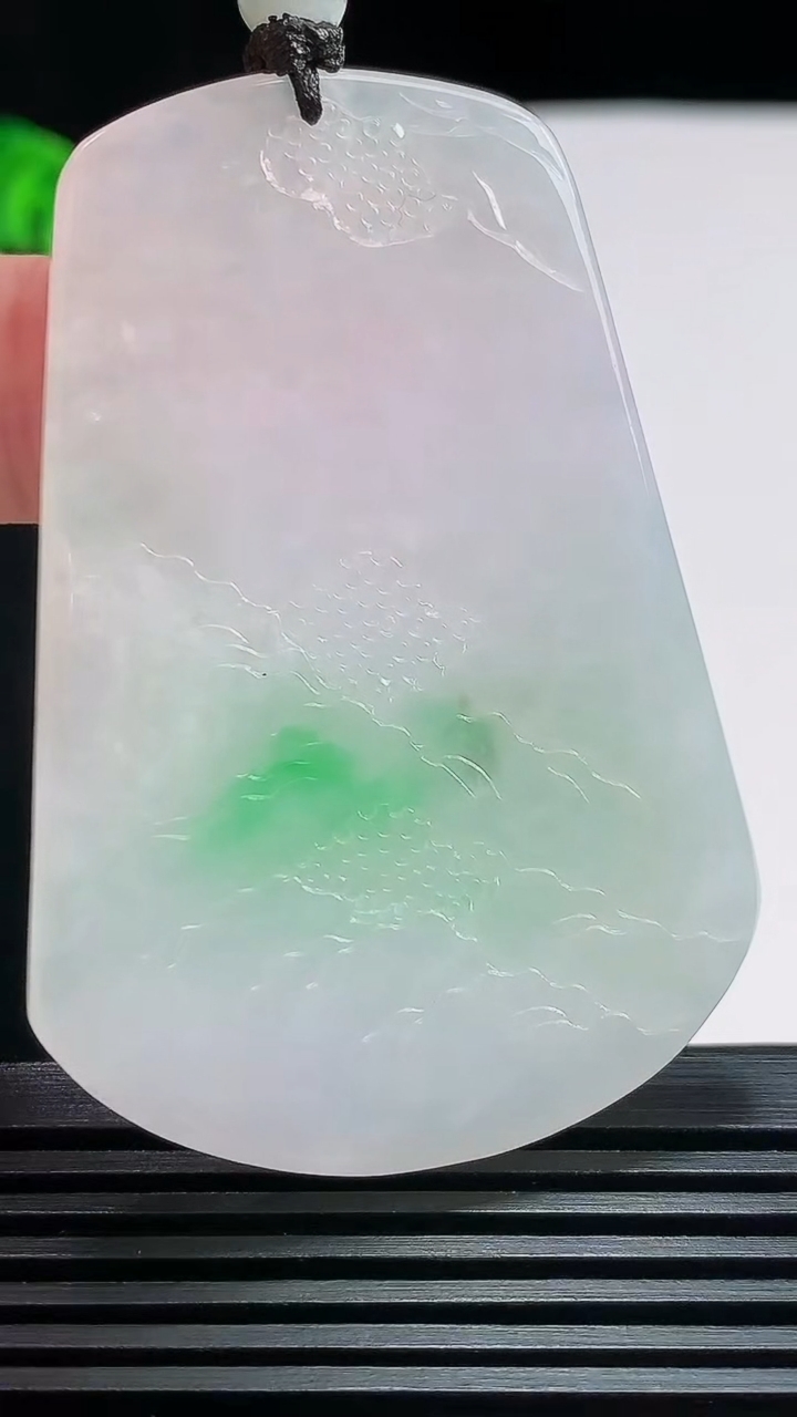天然A货翡翠山水牌吊坠，尺寸58-40-6 重量:33.75g
7月25日