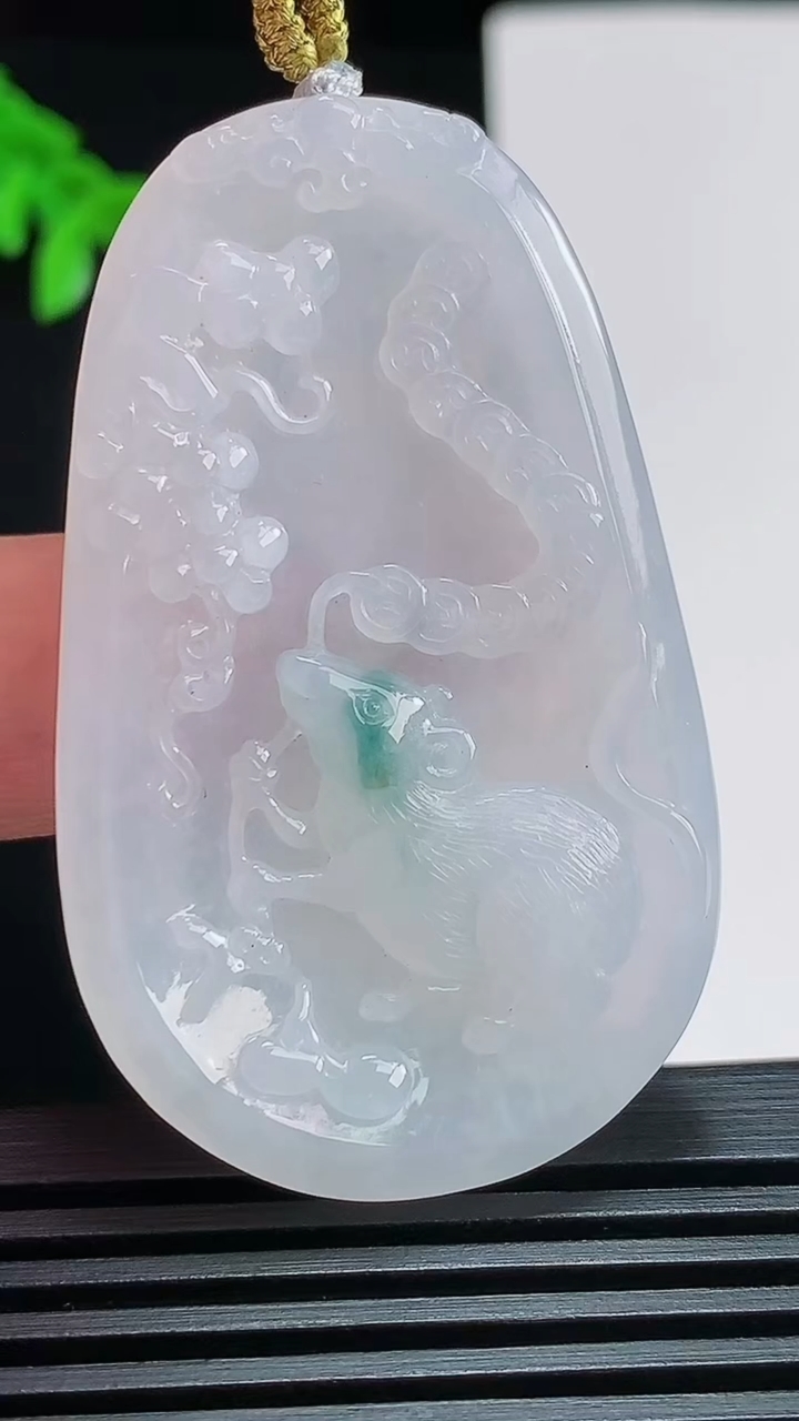 天然A货翡翠飘花生肖鼠牌吊坠，尺寸53-31.6-5.3 重量:17.36g
7月25日