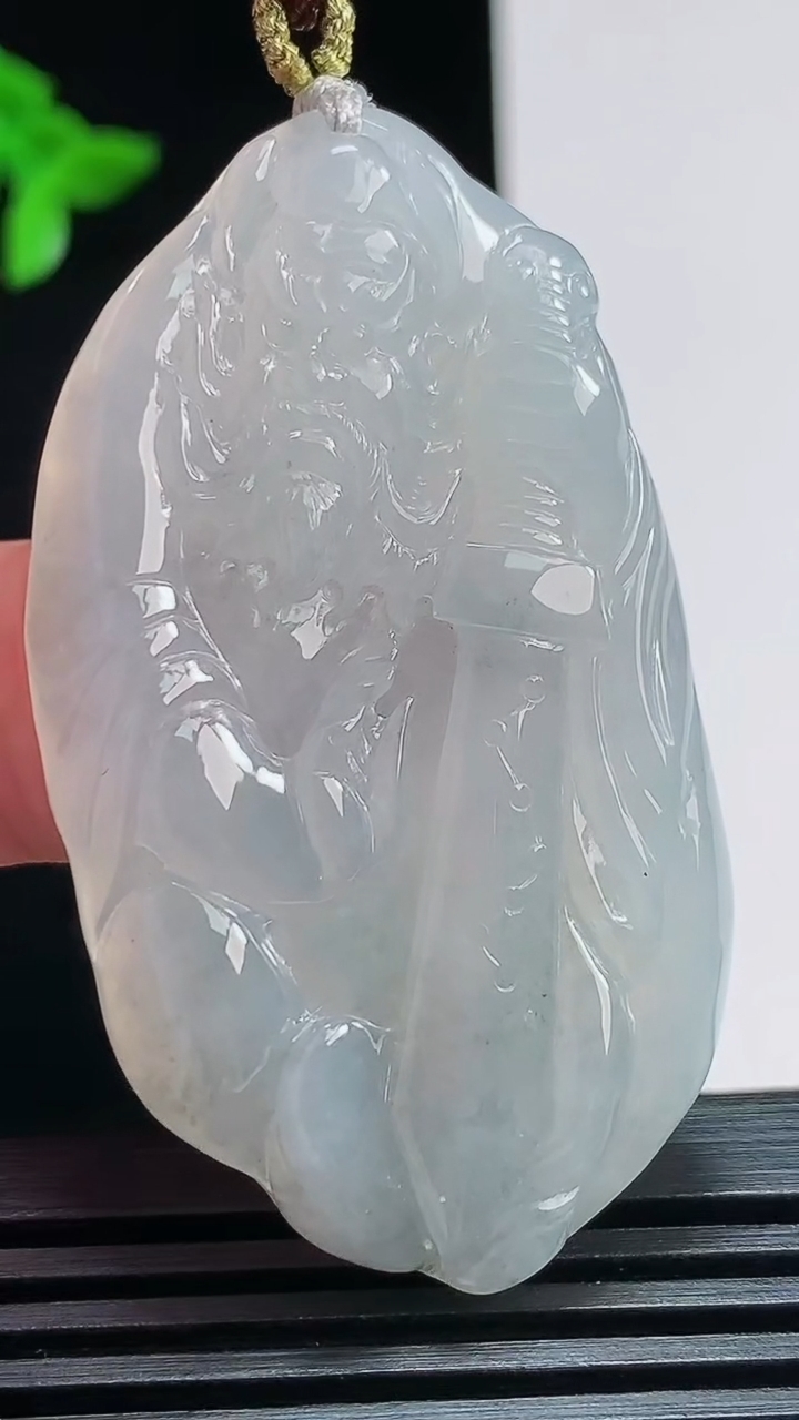 天然A货翡翠乌鸡种达摩祖师吊坠，尺寸52-29.3-5.8 重量:18.65g
7月25日