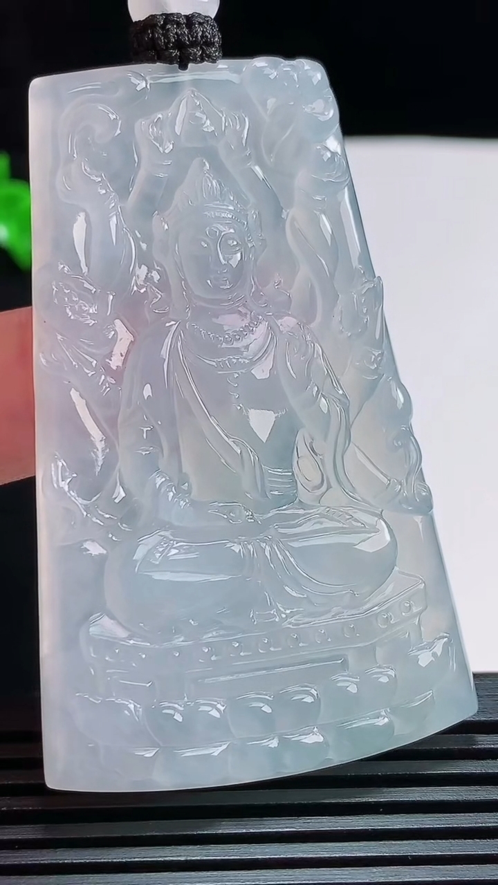 天然A货翡翠千手观音菩萨吊坠，尺寸62-37.5-5 重量:30.58g
7月25日