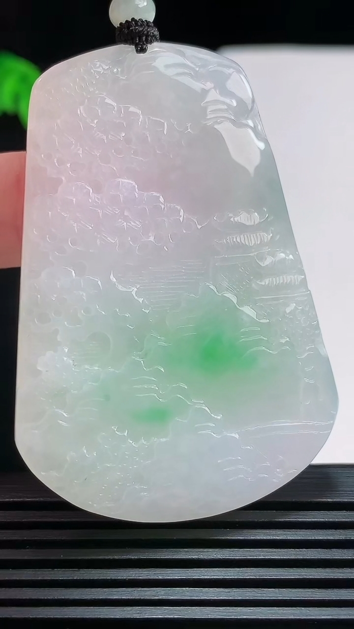 天然A货翡翠山水牌吊坠，尺寸58-40-6 重量:33.75g
7月25日