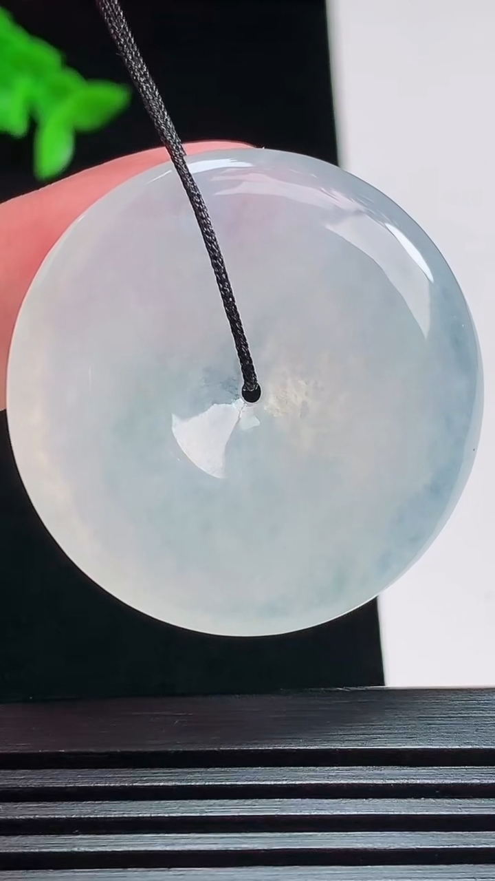 天然A货翡翠平安扣吊坠，尺寸35-5.8 重量:15.50g
7月25日