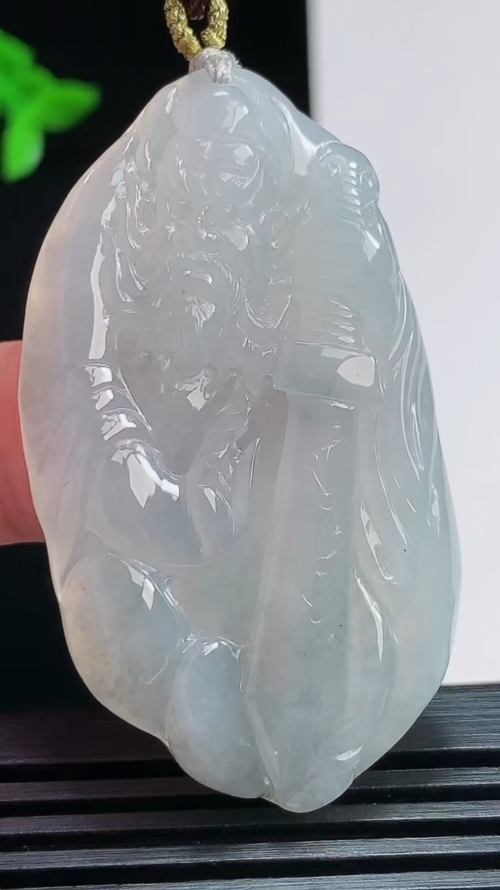 天然A货翡翠乌鸡种达摩祖师吊坠，尺寸52-29.3-5.8 重量:18.65g
7月25日