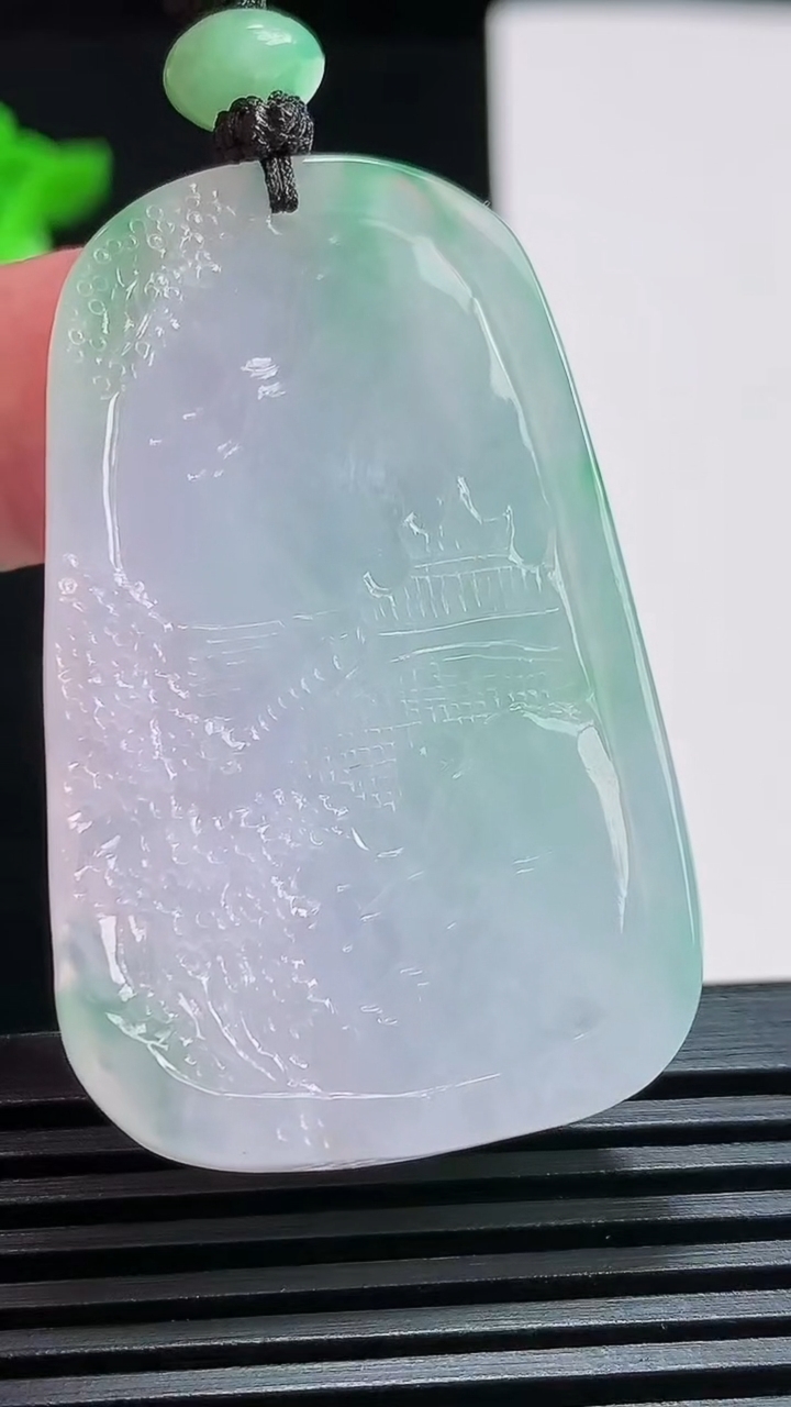 天然A货翡翠山水牌吊坠，尺寸45.5-30-13 重量:27.57g
7月25日