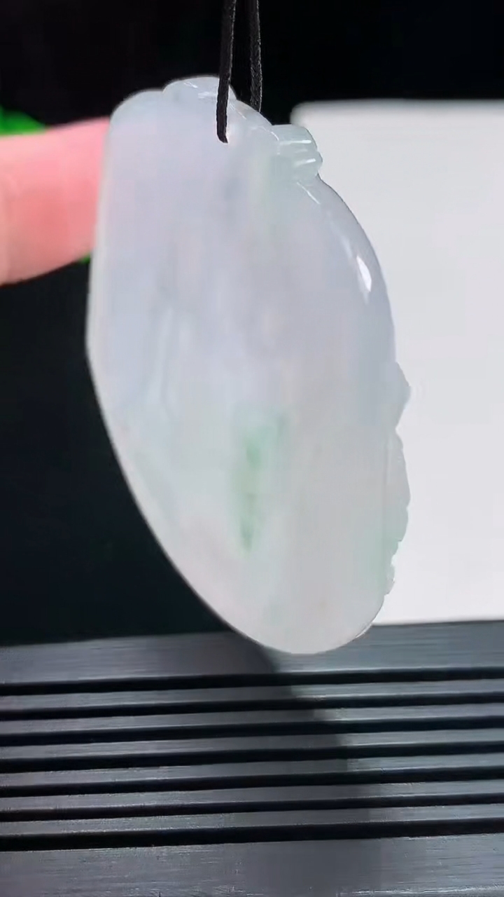 天然A货翡翠祥龙 大日如来佛吊坠，尺寸53-50-5.8 重量:30.37g
7月25日