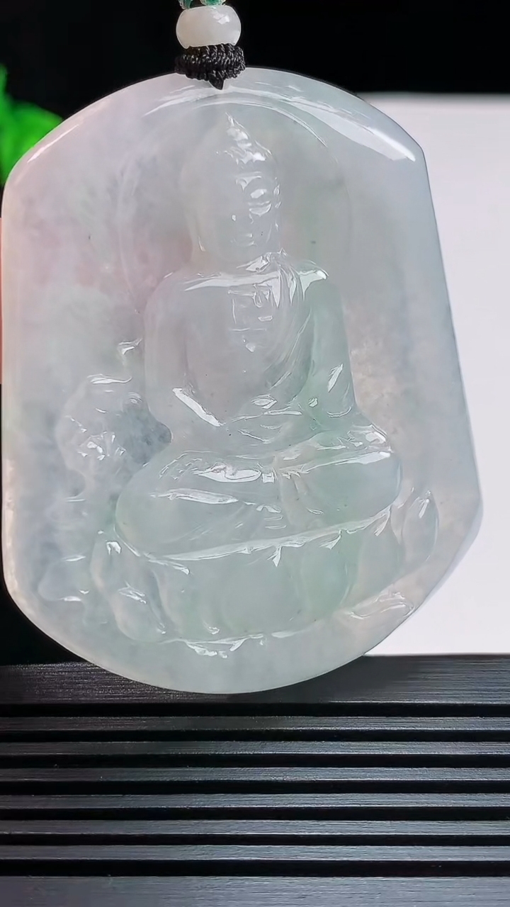 天然A货翡翠大日如来佛吊坠，尺寸57-46.5-5.6 重量:30.84g
7月25日