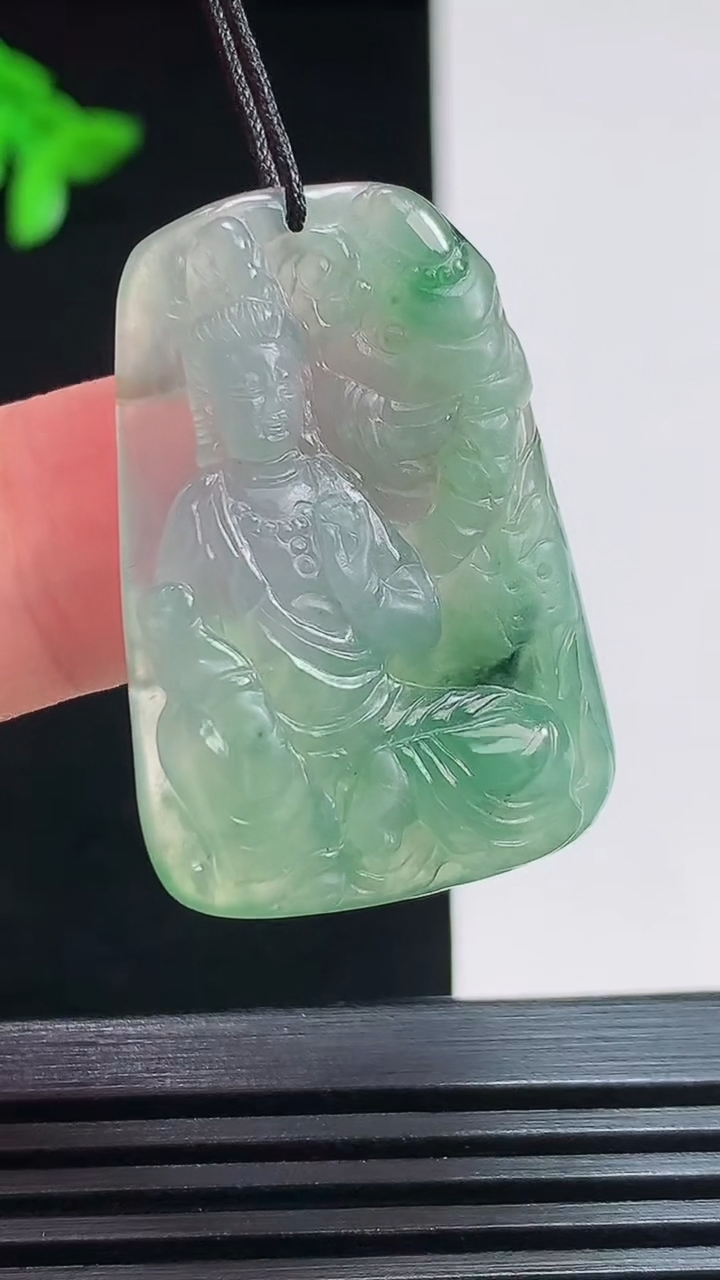 天然A货翡翠普贤菩萨吊坠，尺寸34.3-23.6-5.5 重量:9.09g
7月25日