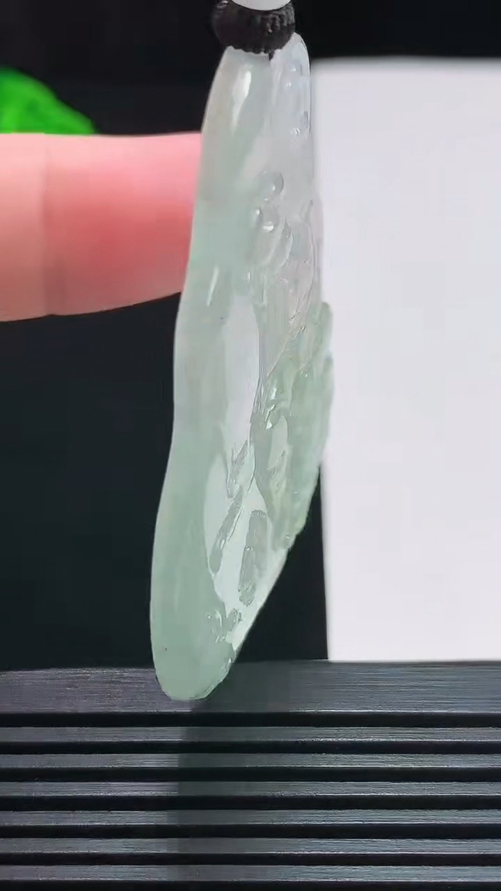天然A货翡翠文殊菩萨吊坠，尺寸53.5-43-4.8 重量:23.04g
7月25日