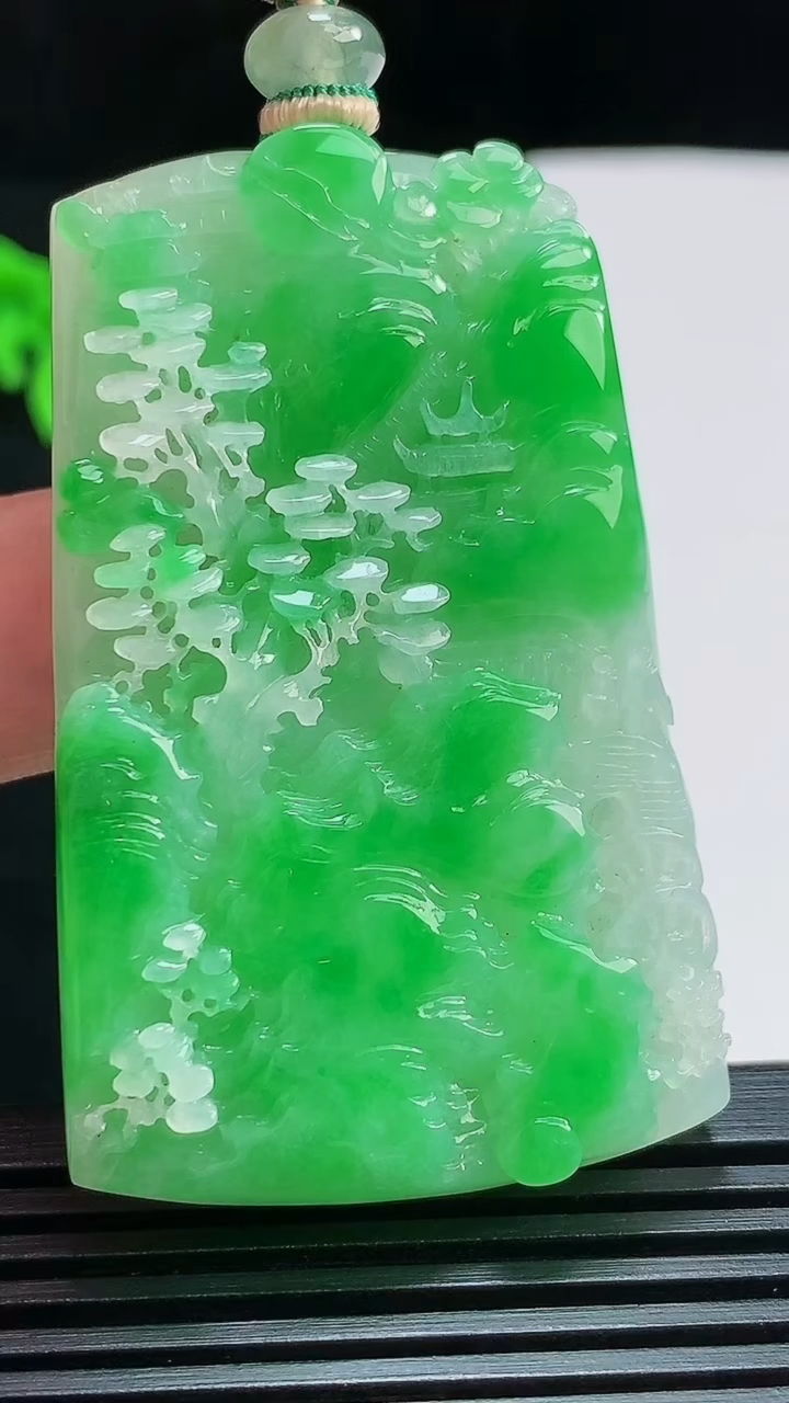 天然A货翡翠山水牌吊坠，尺寸54-34-8 重量:37.41g
7月25日