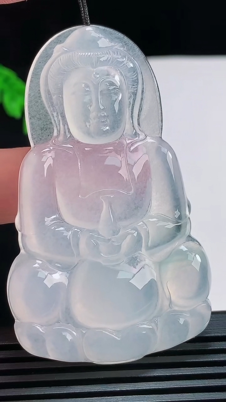 天然A货翡翠正装观音吊坠，尺寸66-40-5.8 重量:26.57g
7月25日