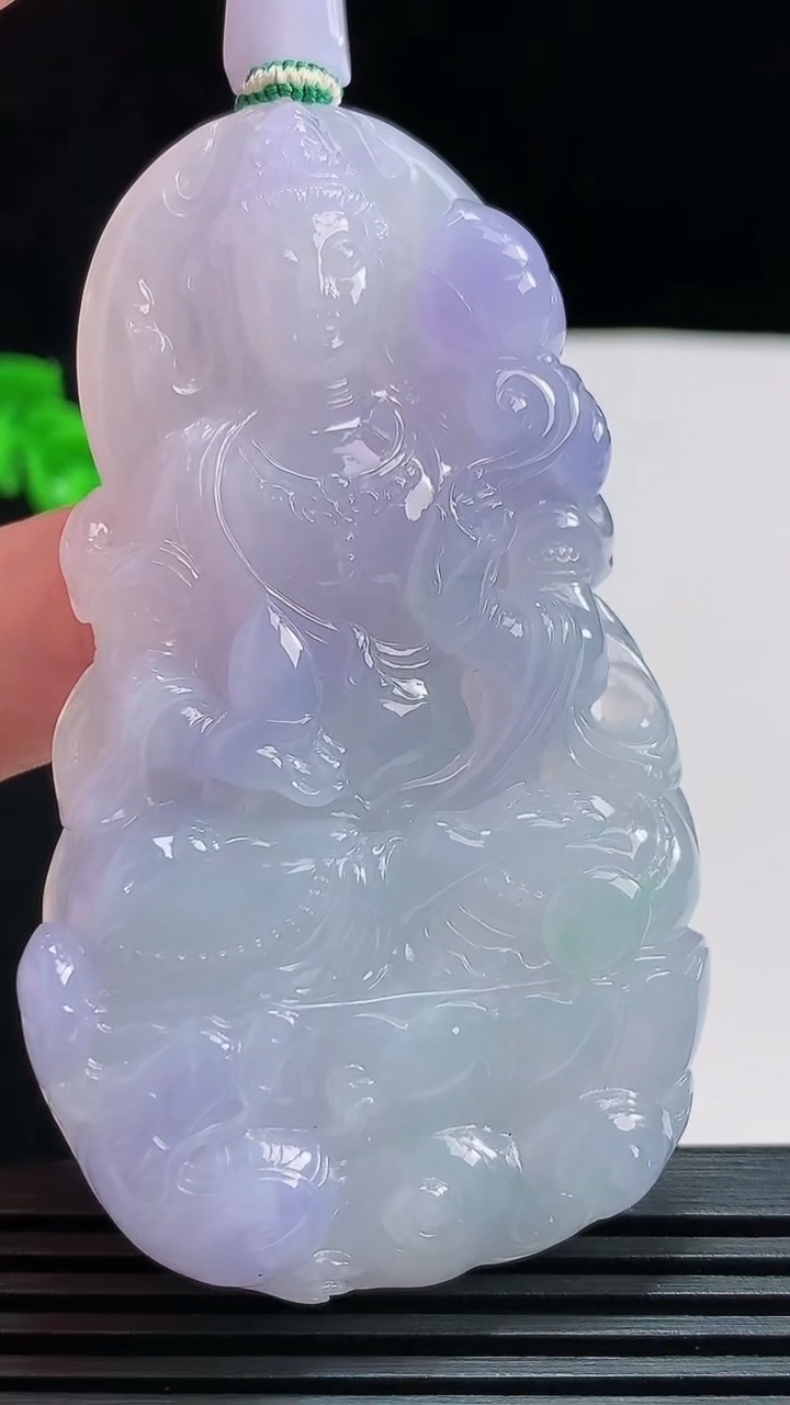 天然A货翡翠种春带彩 紫罗兰大势至菩萨吊坠，尺寸69.5-41-8.3 重量:50.79g
7月25