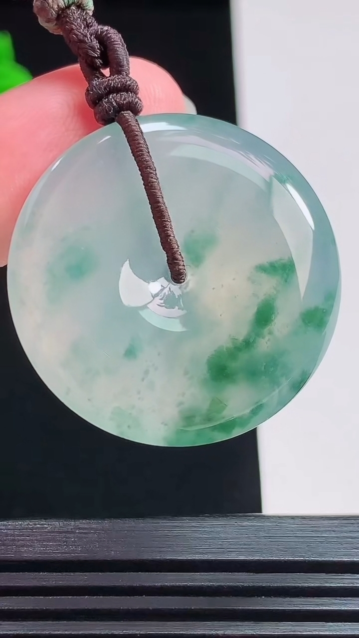 天然A货翡翠种飘花平安扣吊坠，尺寸31-5.2 重量:12.81g
7月26日