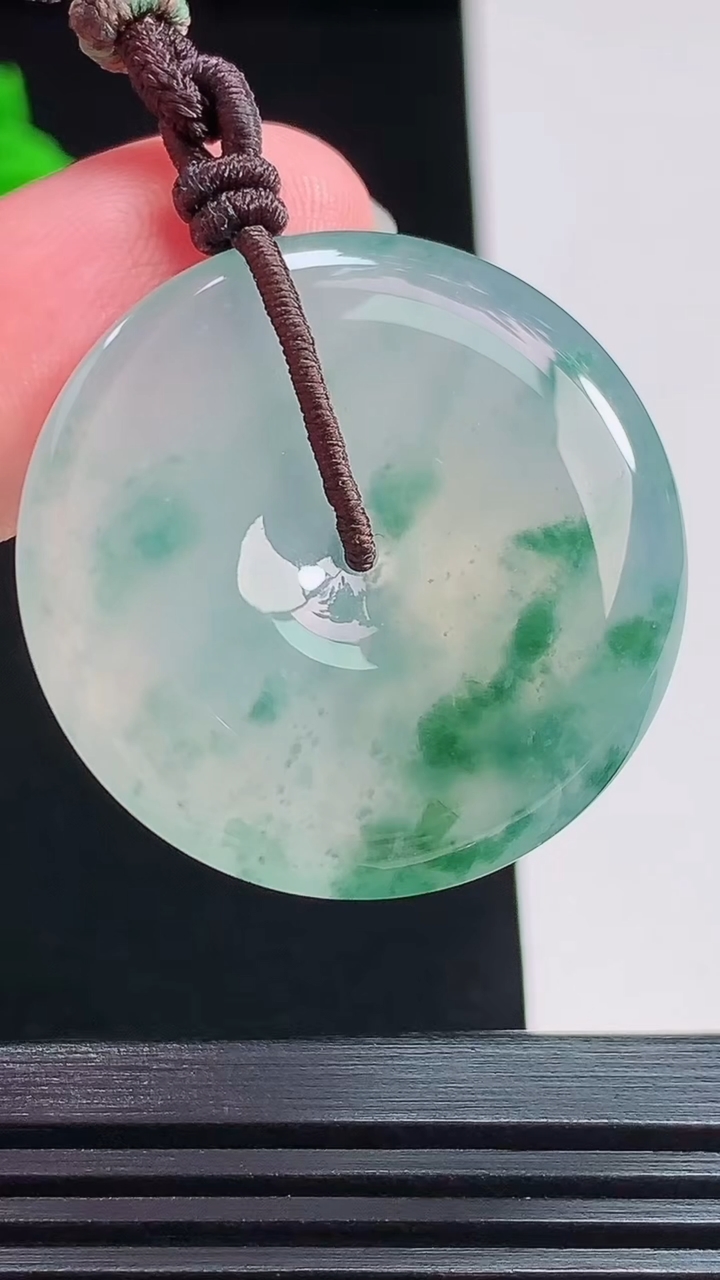 天然A货翡翠种飘花平安扣吊坠，尺寸31-5.2 重量:12.81g
7月26日