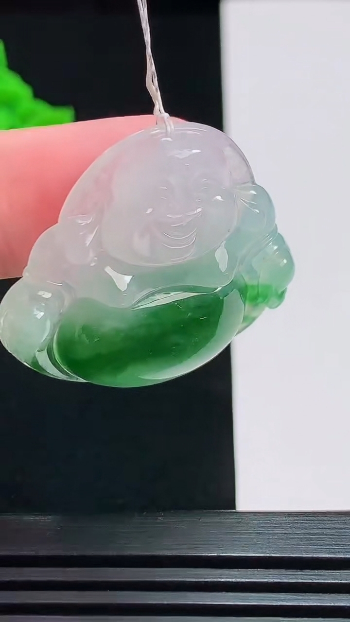 天然A货翡翠佛公吊坠，尺寸31.5-34-5.6 重量:9.87g
7月26日