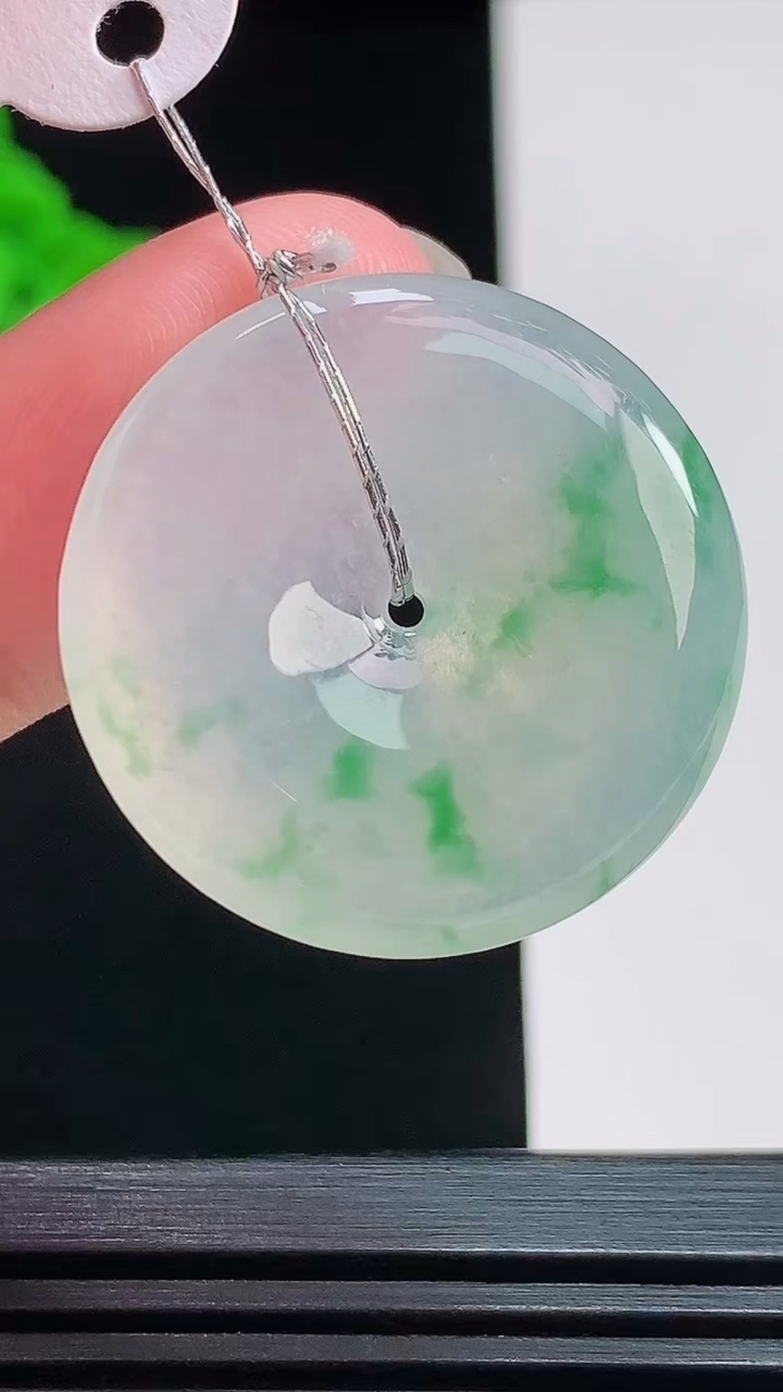 天然A货翡翠平安扣吊坠，尺寸27-5 重量:8.27g
7月26日