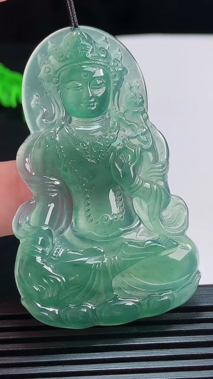 天然A货翡翠蓝水度母菩萨吊坠，尺寸60-36.5-4.5 重量:18.50g
7月28日
