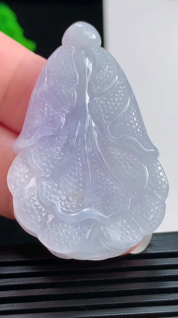 天然A货翡翠紫罗兰白菜吊坠，尺寸47-30.3-8 重:19.23g  h116
7月28日