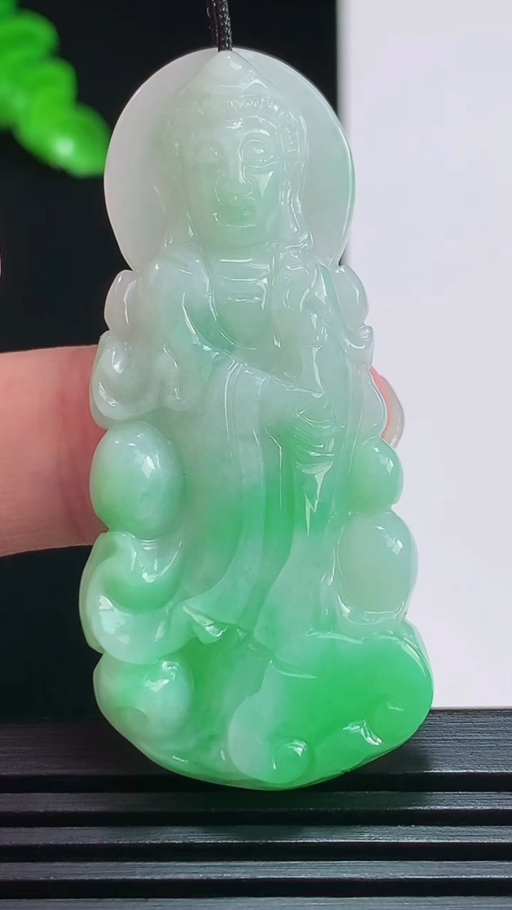 天然A货翡翠观音菩萨吊坠，尺寸53-24-5.2 重量:12.24g
7月28日
