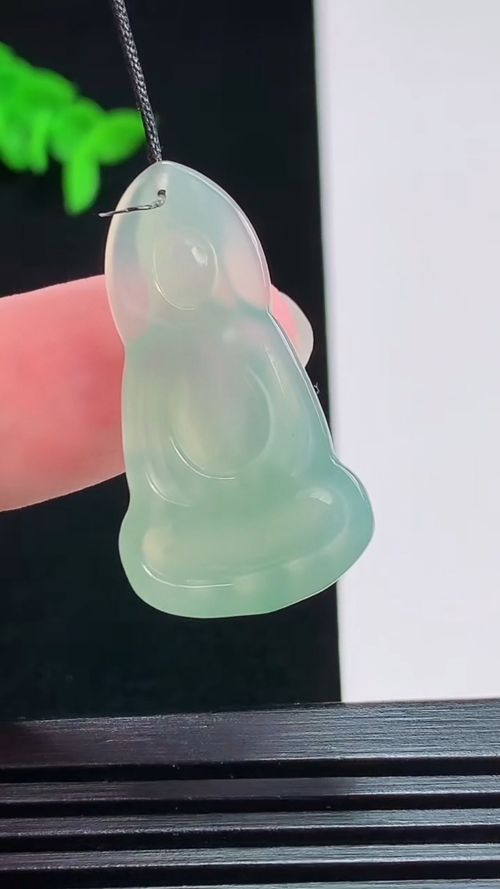 天然A货翡翠素衣观音吊坠，尺寸31-17-5 重量:4.39g
7月28日