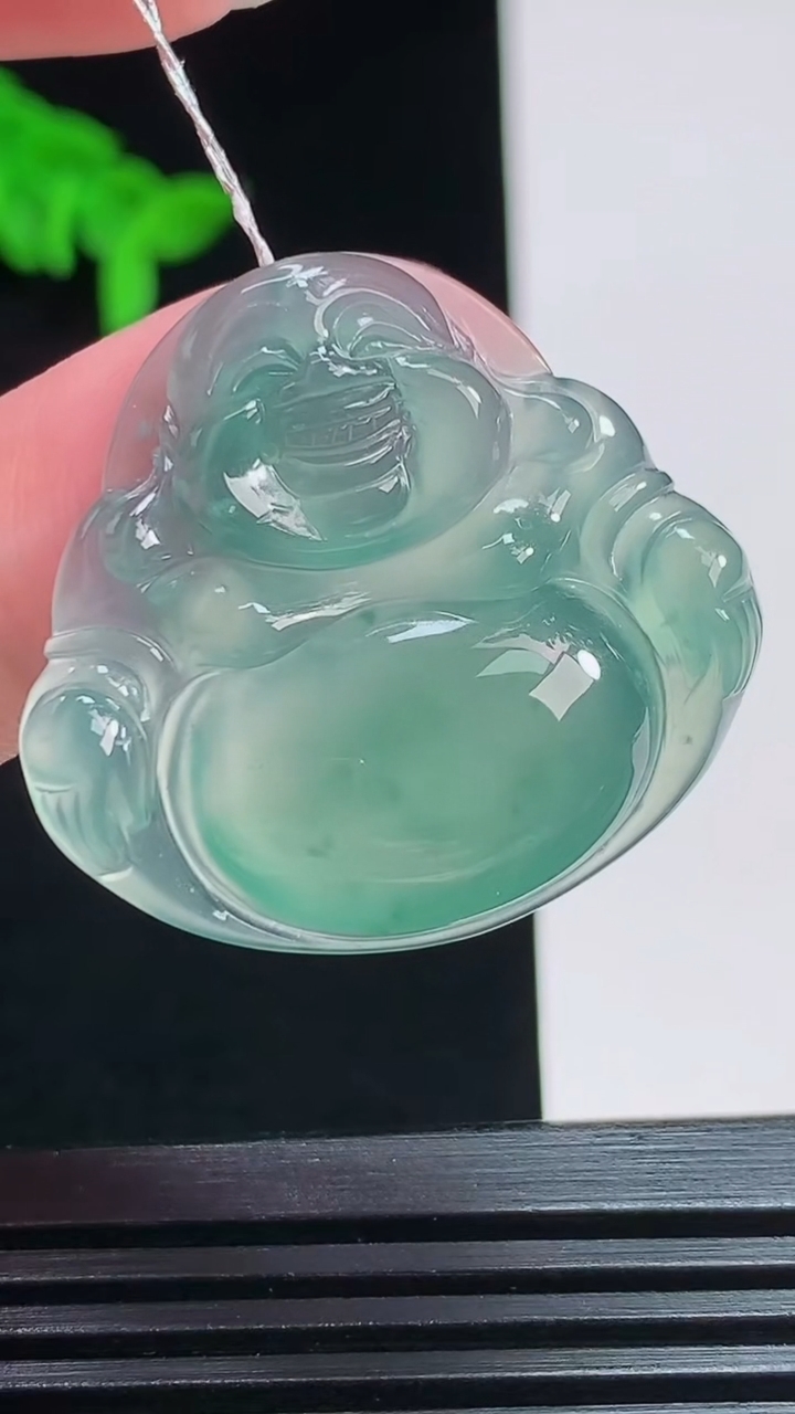 天然A货翡翠佛公吊坠，尺寸29-31.5-5.8 重量:8.05g
7月28日