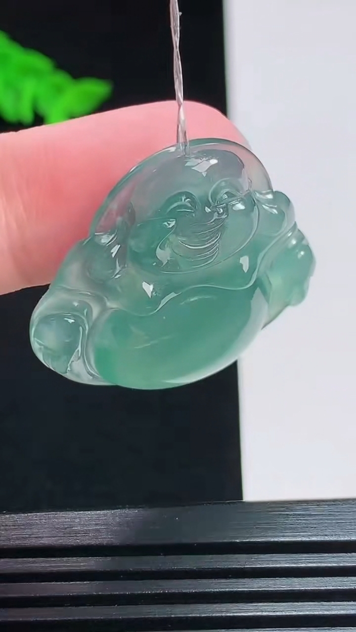 天然A货翡翠佛公吊坠，尺寸29-31.5-5.8 重量:8.05g
7月28日