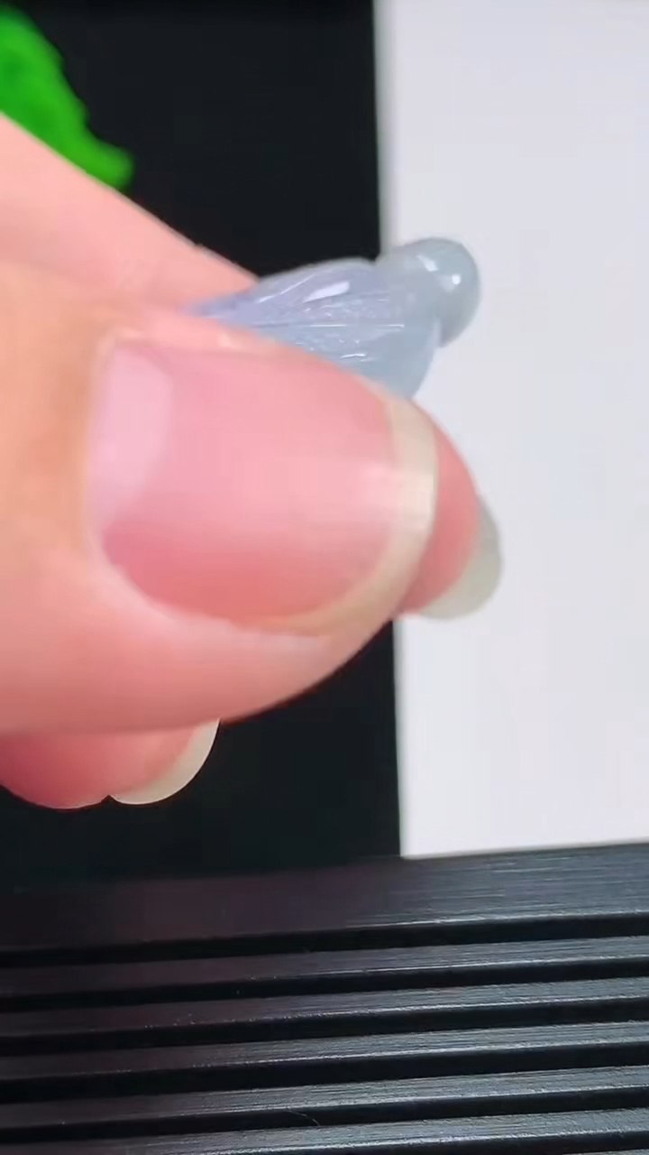 天然A货翡翠紫罗兰白菜吊坠，尺寸47-30.3-8 重:19.23g  h116
7月28日