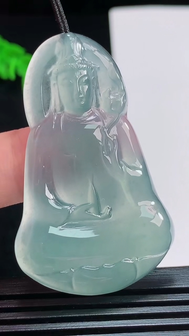 天然A货翡翠蓝水大势至菩萨吊坠，尺寸52-31.6-4.5 重量:13.26g
7月28日